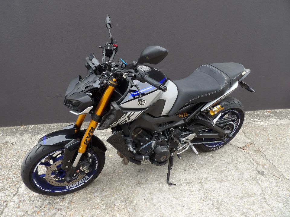 YAMAHA MT-09 SP 4
