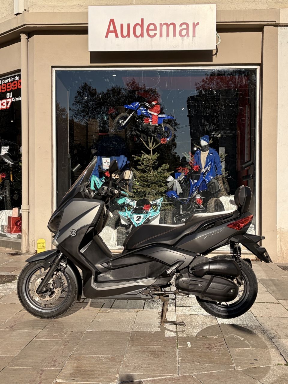 YAMAHA XMAX 125 3