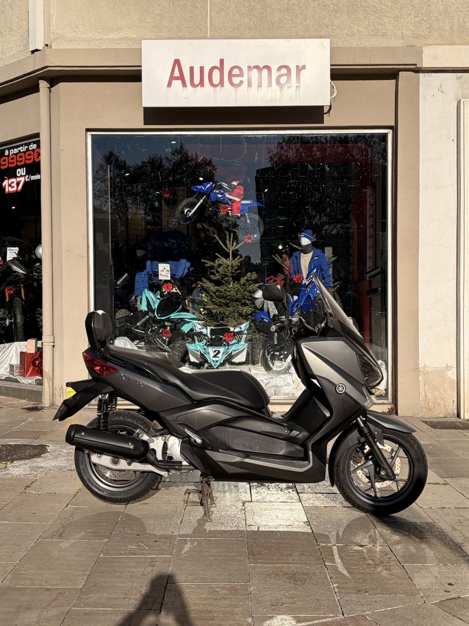 YAMAHA XMAX 125 9
