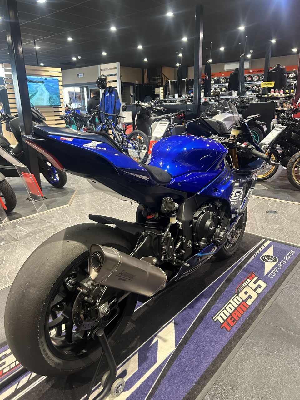YAMAHA YZF R1 GYTR 1