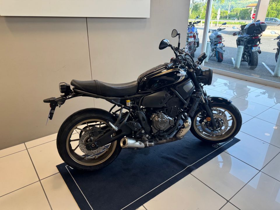 YAMAHA XSR 700 ABS 2
