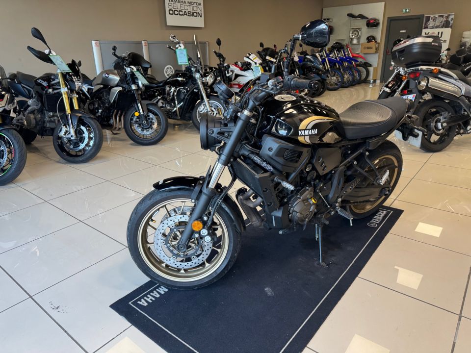 YAMAHA XSR 700 ABS 4