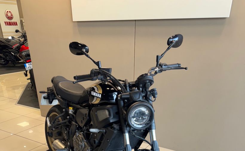 YAMAHA XSR 700 ABS 3