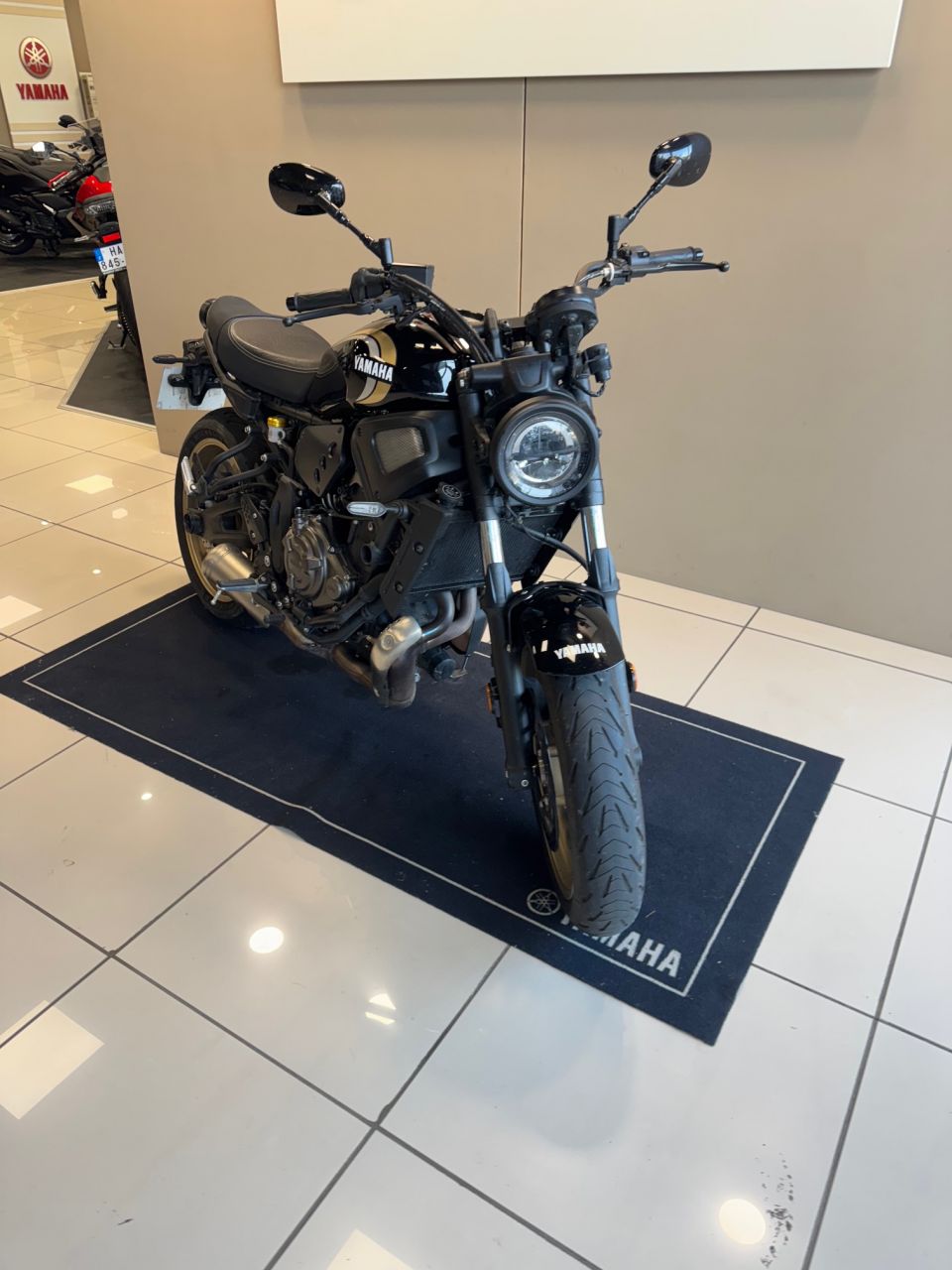 YAMAHA XSR 700 ABS 6