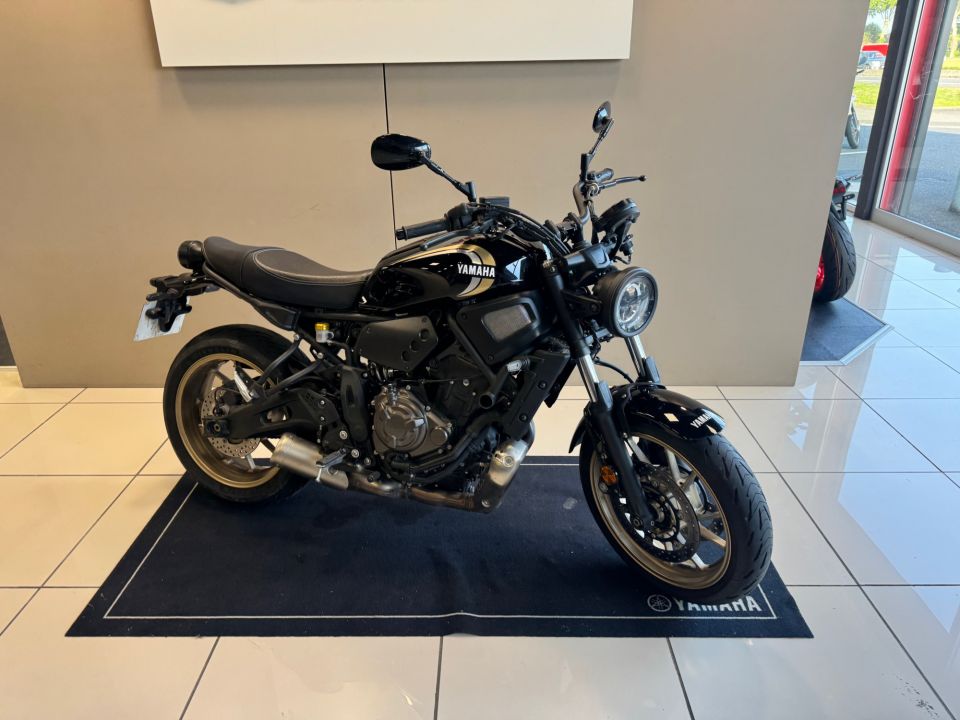 YAMAHA XSR 700 ABS 8