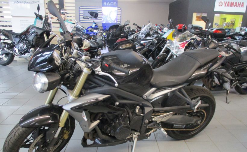 TRIUMPH STREET TRIPLE 675 0