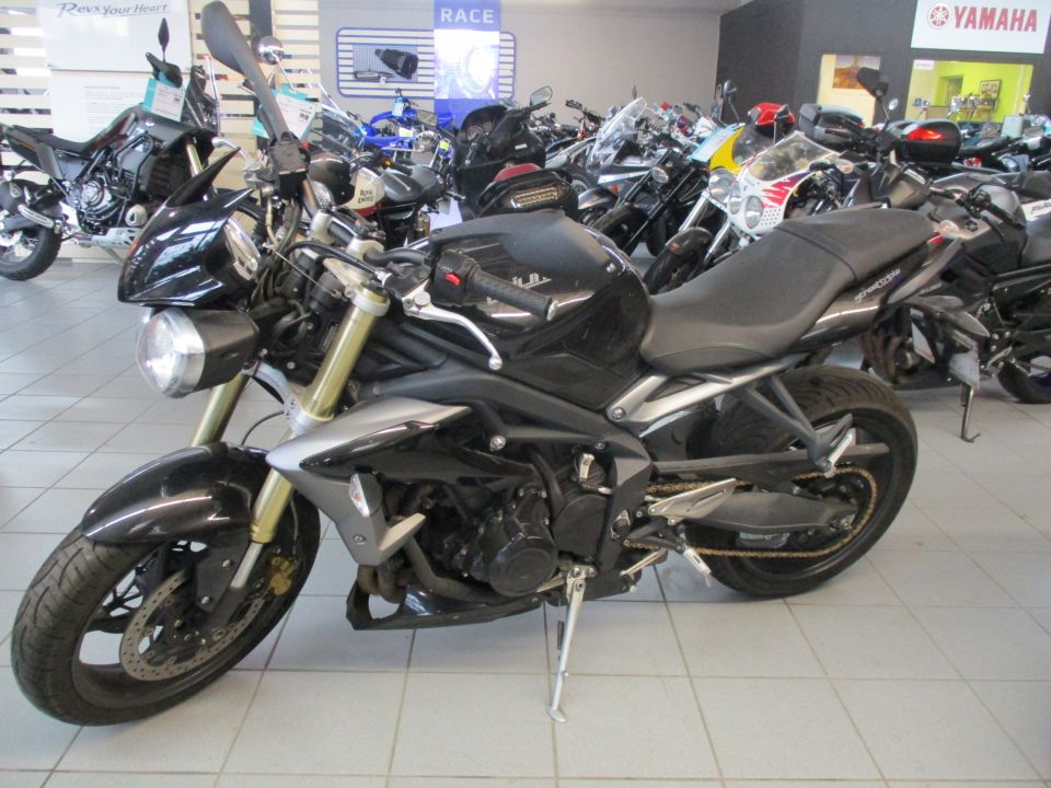 TRIUMPH STREET TRIPLE 675 0