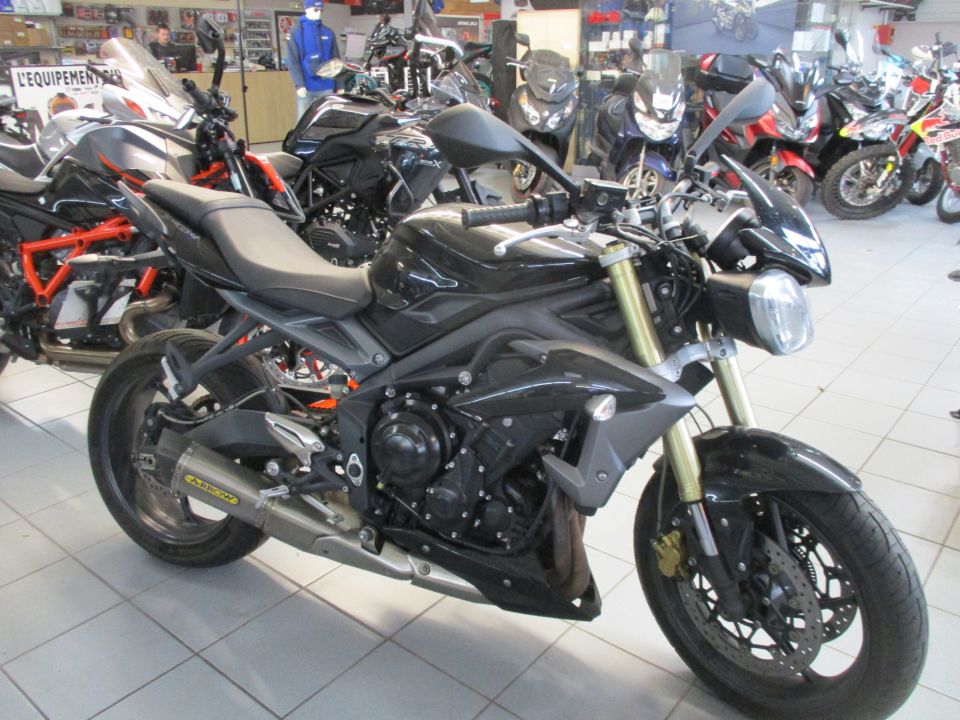 TRIUMPH STREET TRIPLE 675 10