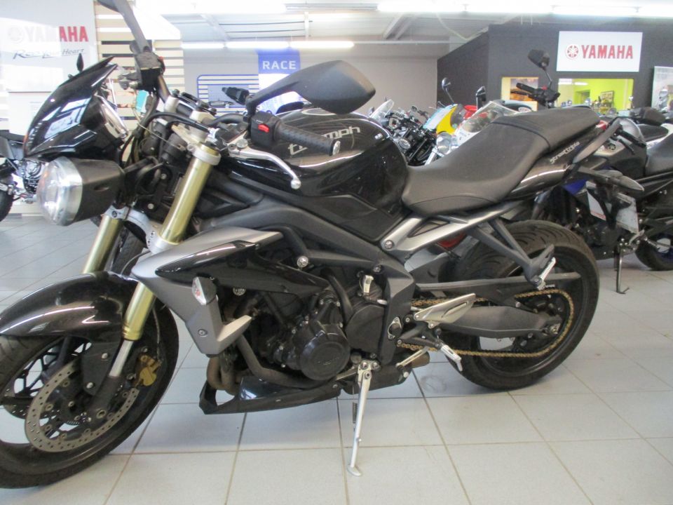 TRIUMPH STREET TRIPLE 675 20