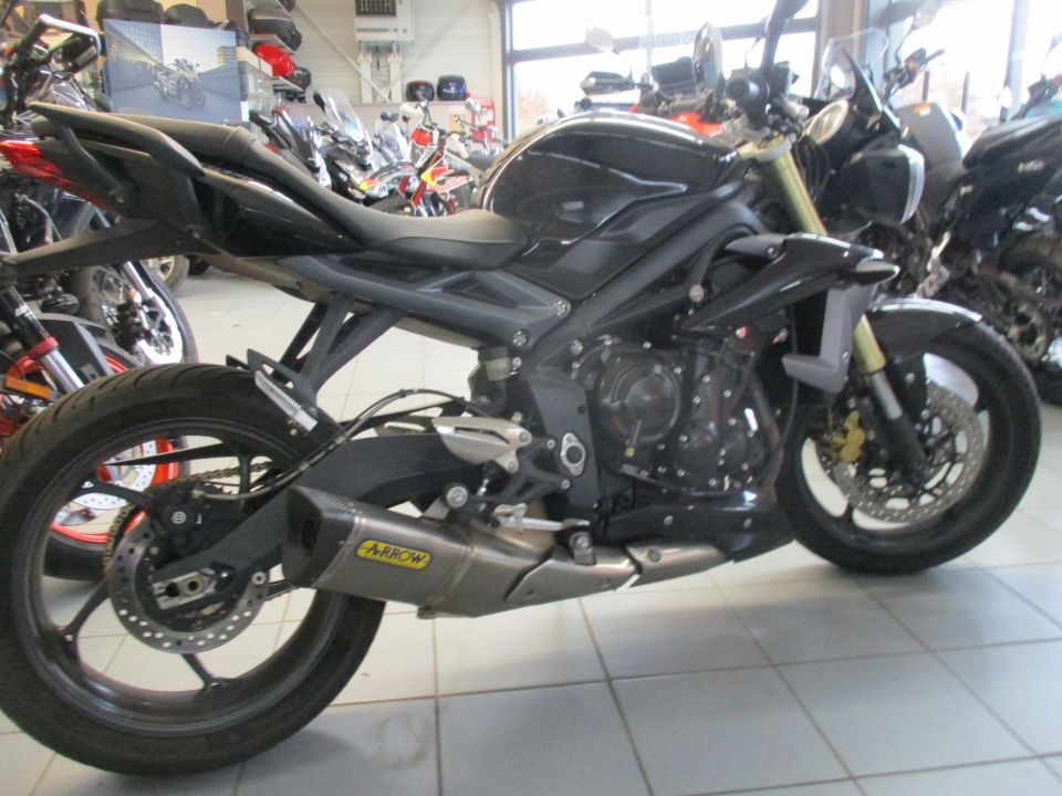 TRIUMPH STREET TRIPLE 675 40