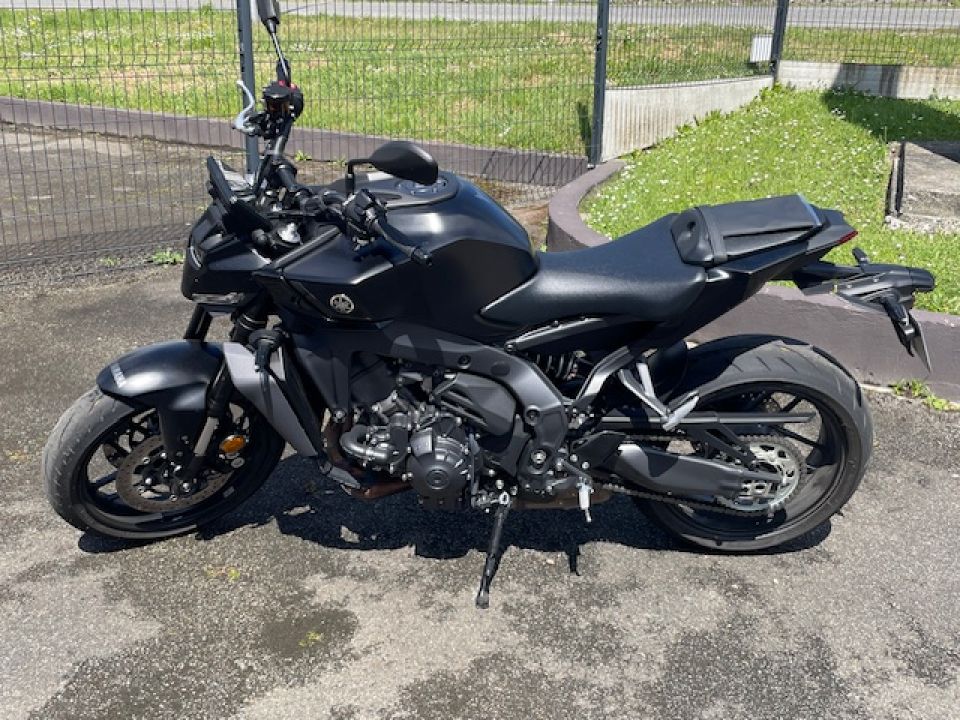 YAMAHA MT-09 5