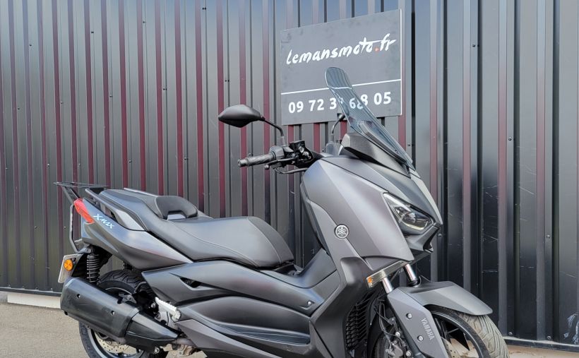 YAMAHA XMAX 300 0