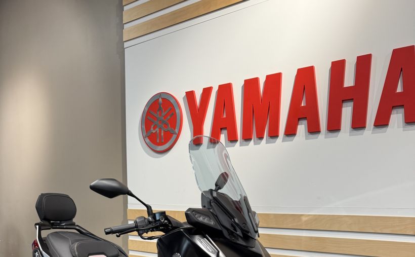 YAMAHA XMAX 300 Tech Max 1
