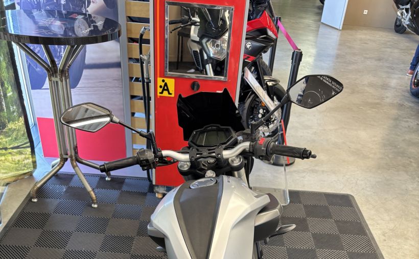 YAMAHA MT-125 4