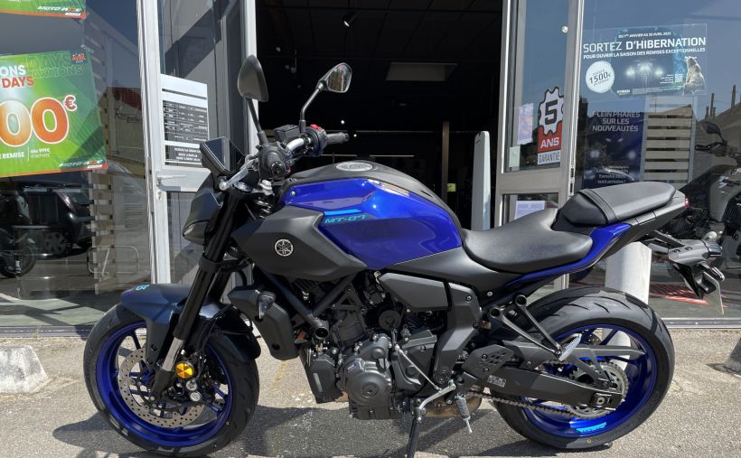 YAMAHA MT-07 3