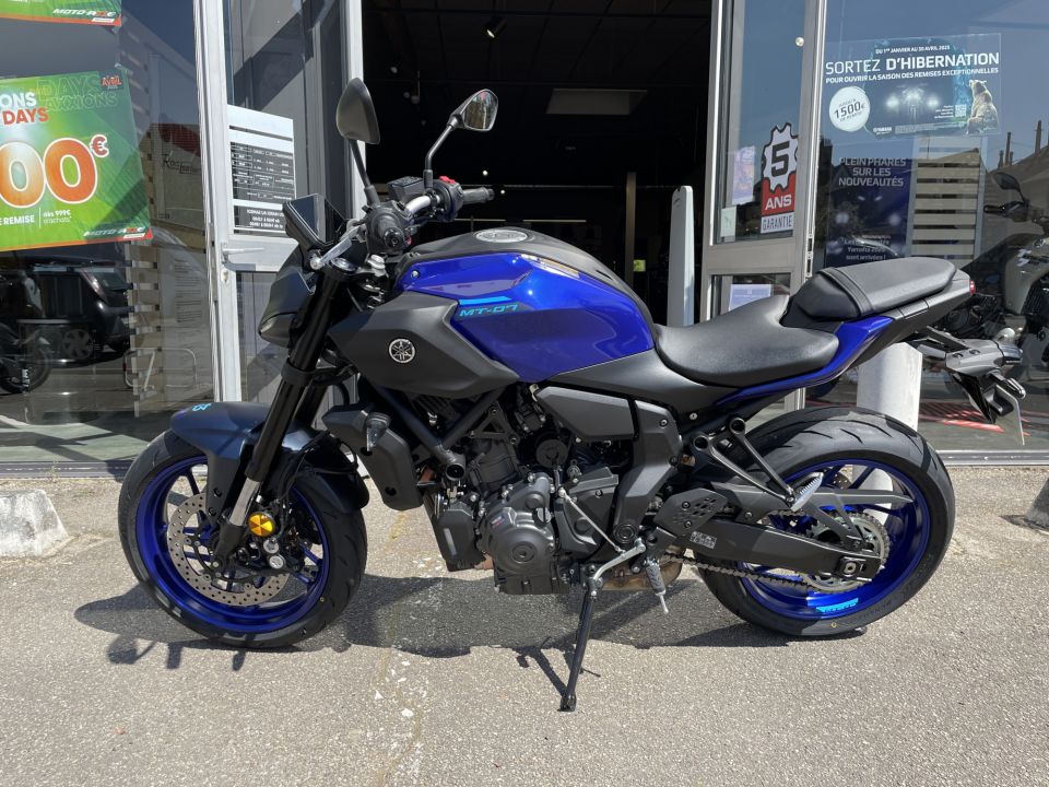 YAMAHA MT-07 3
