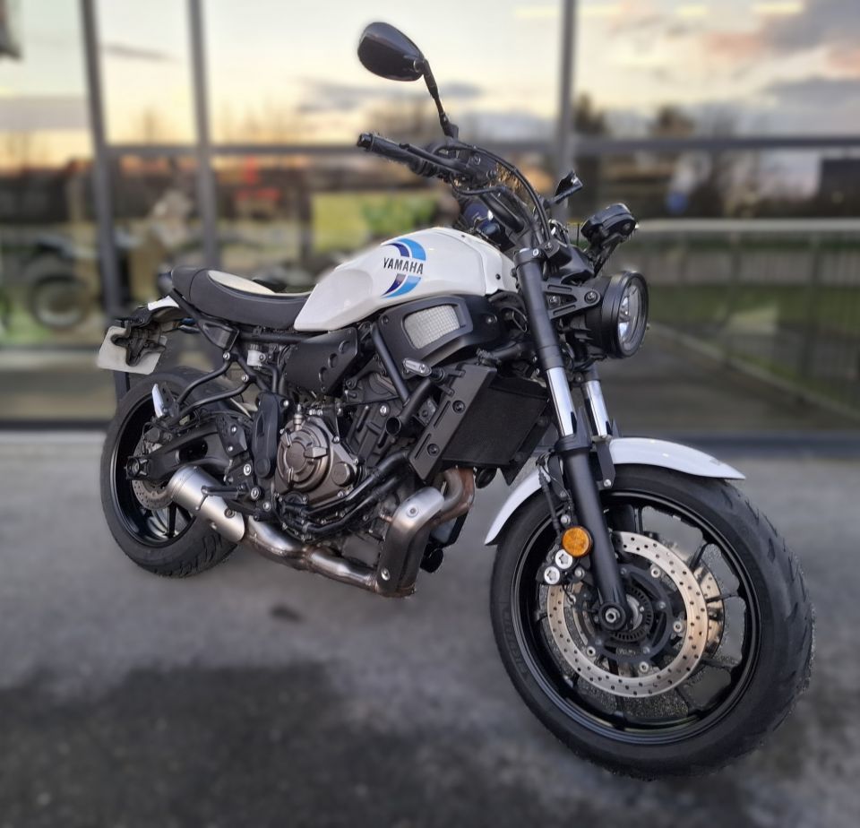 YAMAHA XSR 700 2