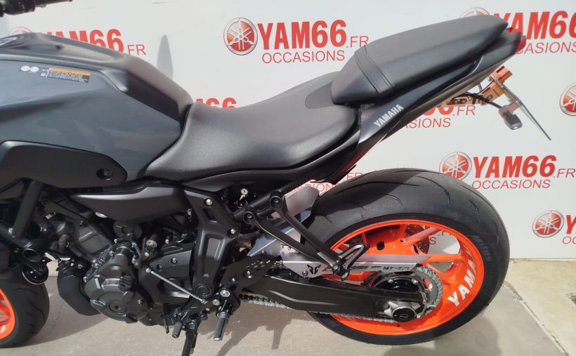 YAMAHA MT-07 (47.5CV) 8