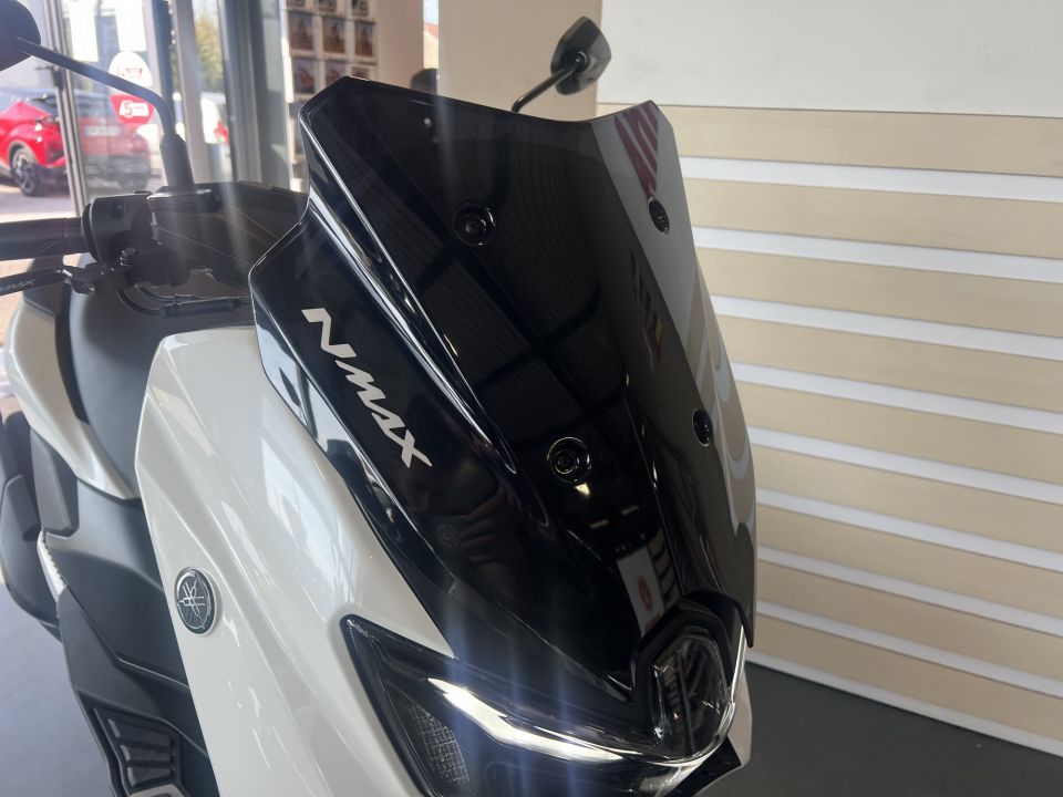 YAMAHA NMAX 125 8