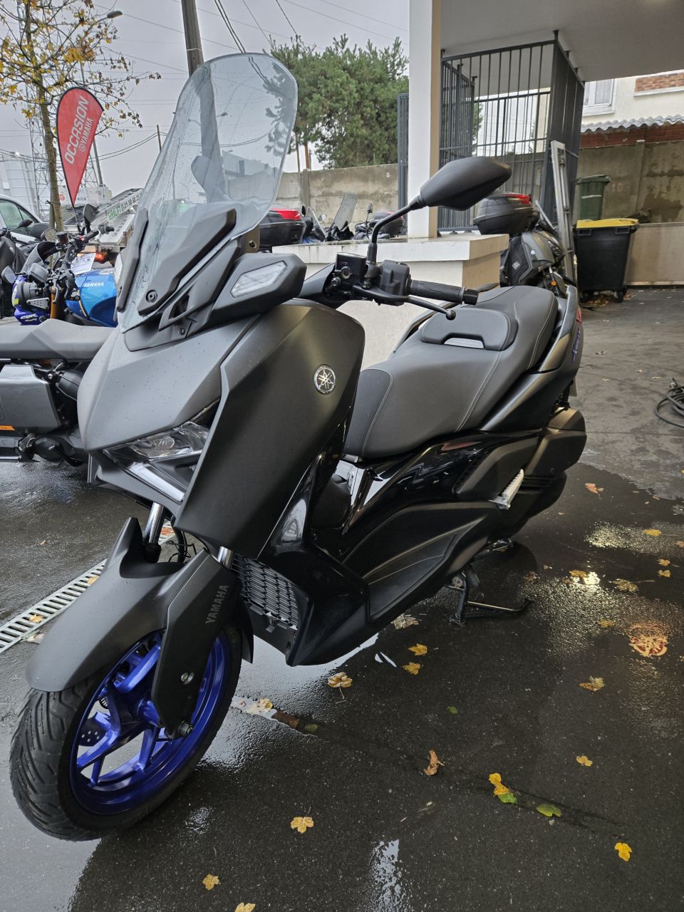 YAMAHA XMAX 300 0