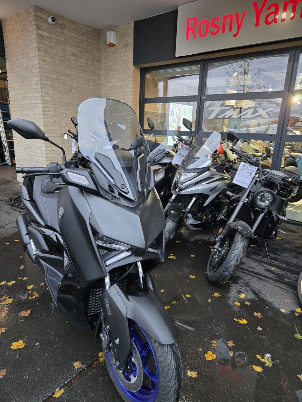 YAMAHA XMAX 300 2
