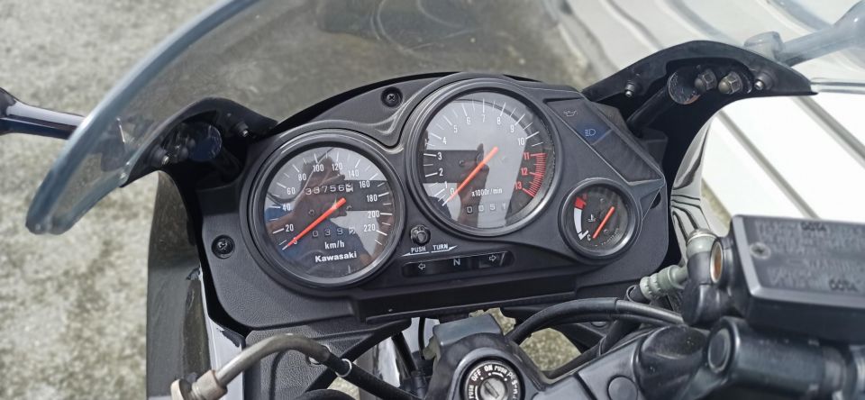 KAWASAKI GPZ 500 S 35