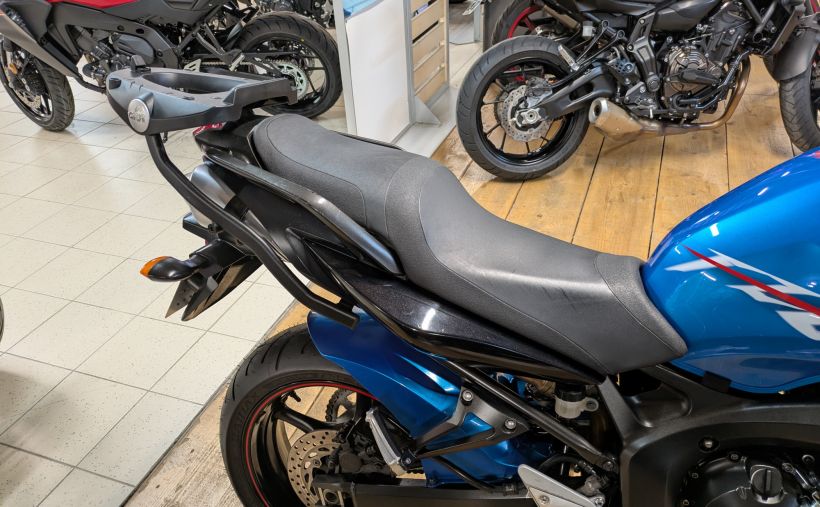 YAMAHA FZ6 (98CV) 60
