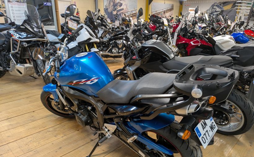 YAMAHA FZ6 (98CV) 20