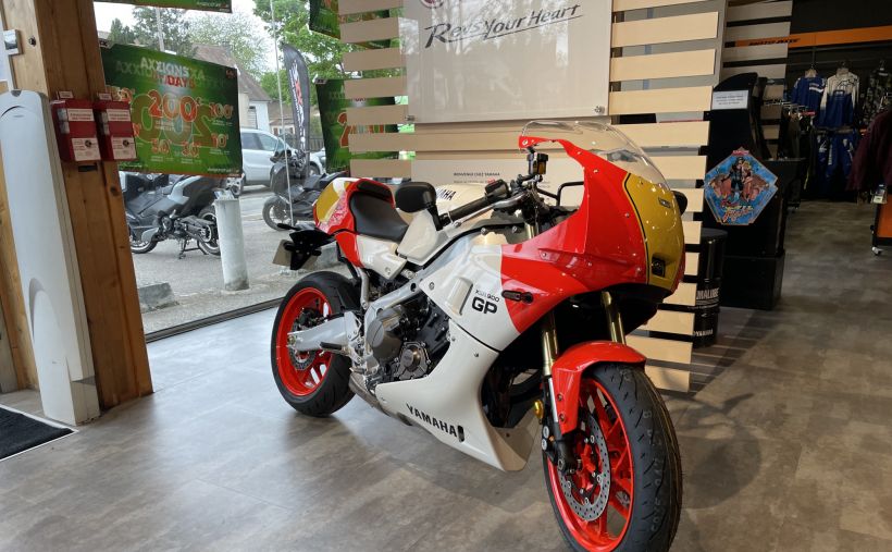 YAMAHA XSR 900 GP 1
