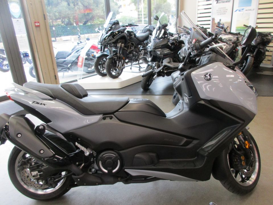 YAMAHA XP T-MAX 560 TECH MAX 2