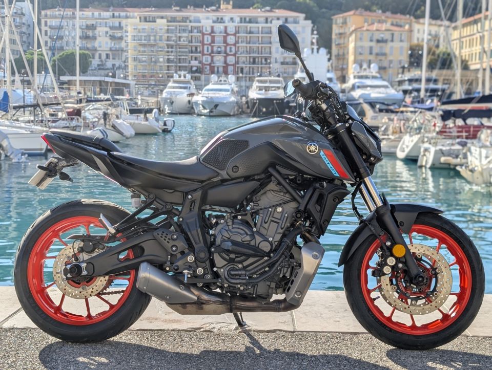YAMAHA MT-07 3