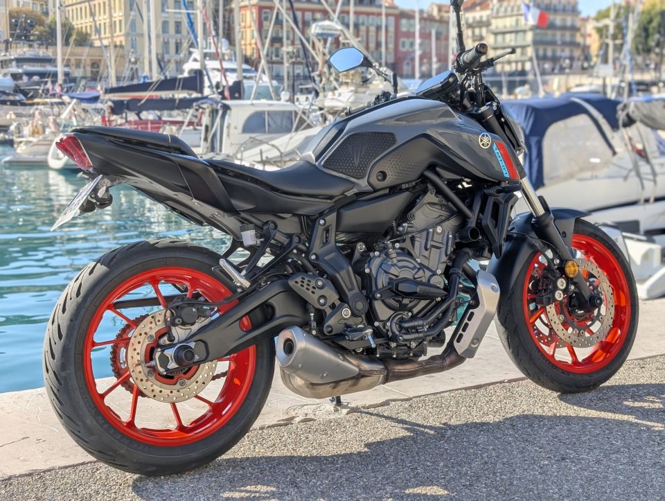 YAMAHA MT-07 5