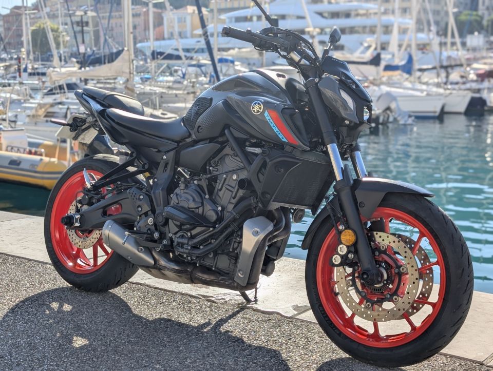 YAMAHA MT-07 6