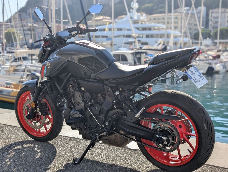 YAMAHA MT-07 8