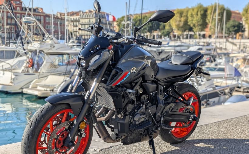 YAMAHA MT-07 9