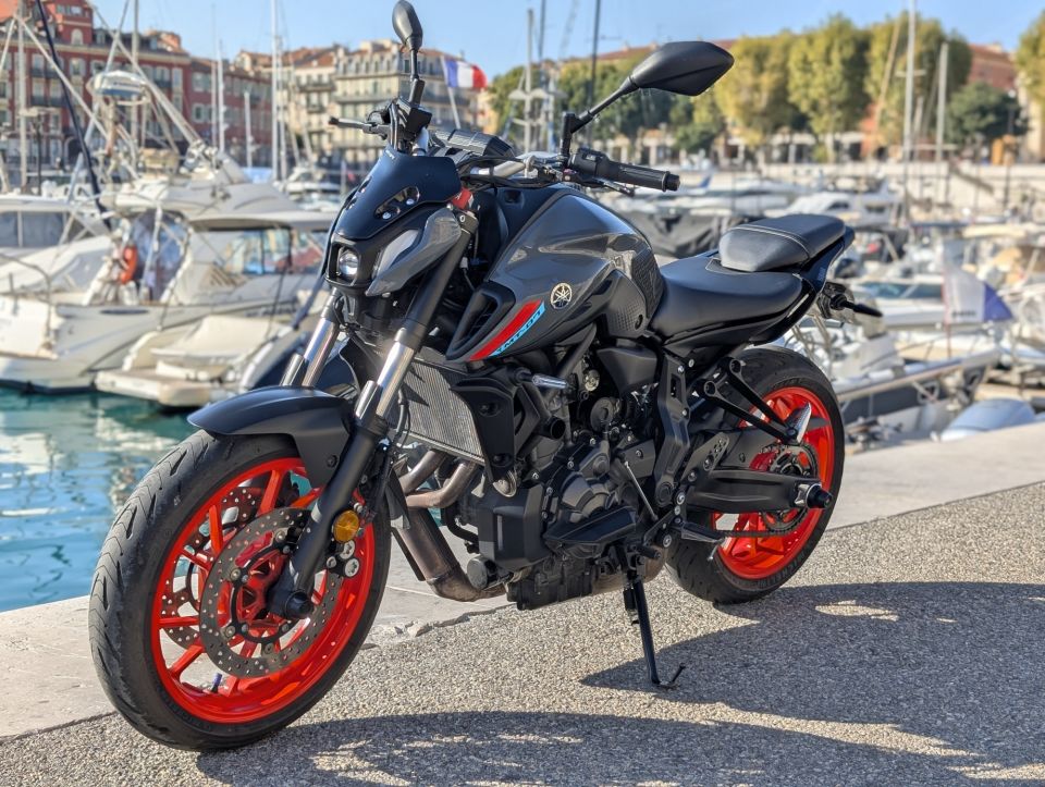 YAMAHA MT-07 9
