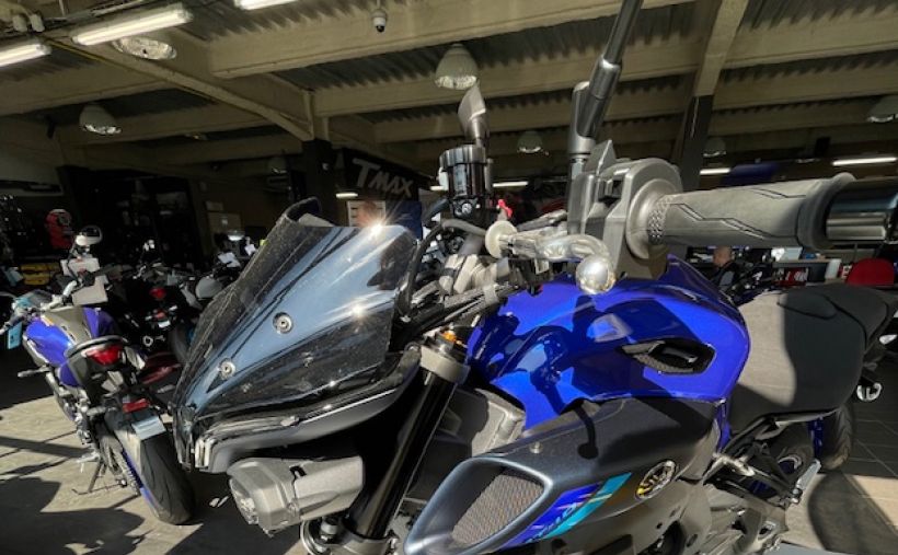 YAMAHA MT-10 2