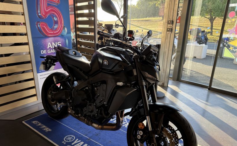 YAMAHA MT-09  Y-AMT 2