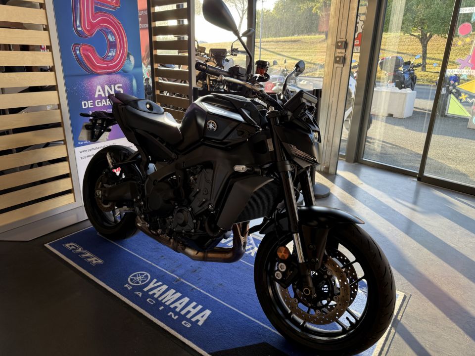 YAMAHA MT-09  Y-AMT 2
