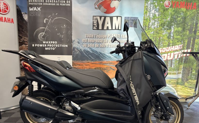 YAMAHA XMAX 300 0