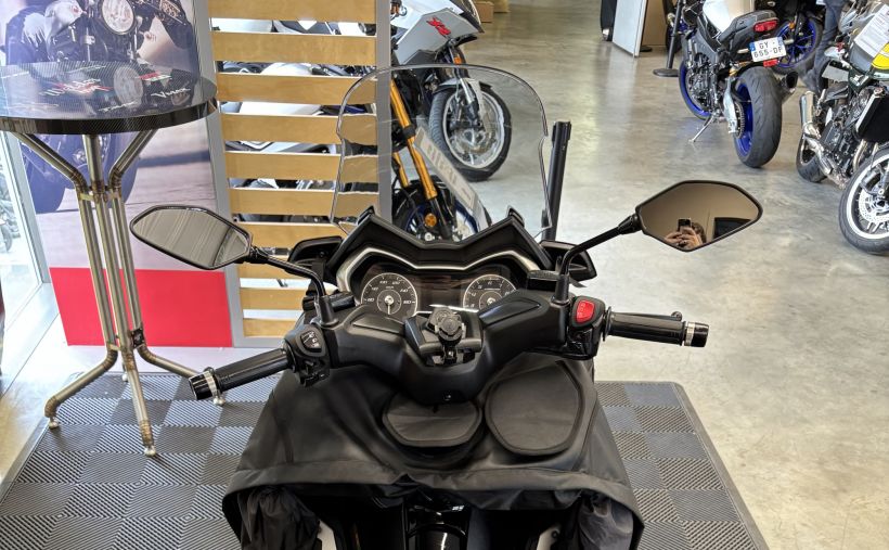 YAMAHA XMAX 300 4