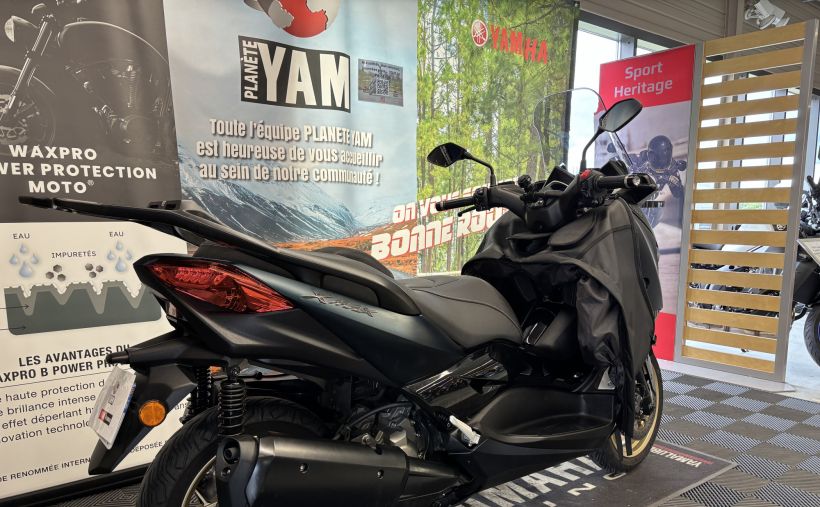 YAMAHA XMAX 300 2