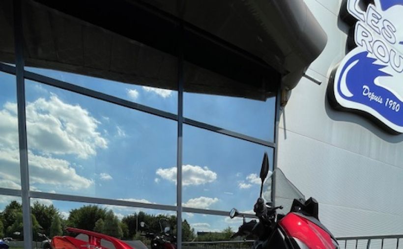 YAMAHA XMAX 125 3