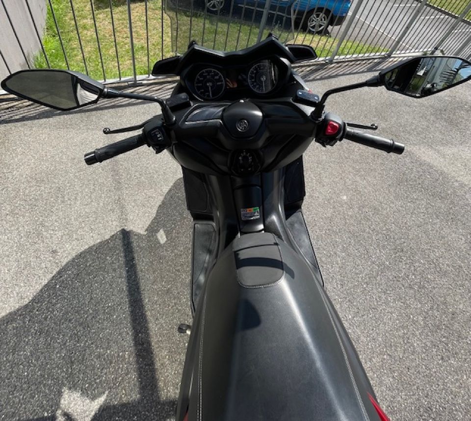 YAMAHA XMAX 125 2