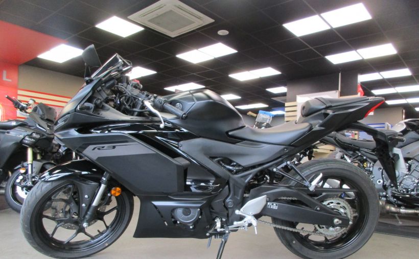 YAMAHA YZF-R3 0