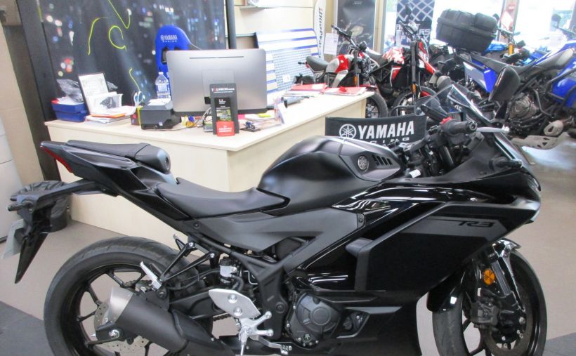 YAMAHA YZF-R3 2