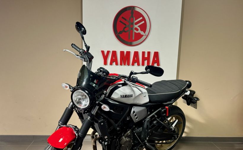 YAMAHA XSR 700 ABS 3