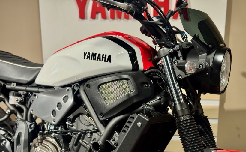 YAMAHA XSR 700 ABS 4