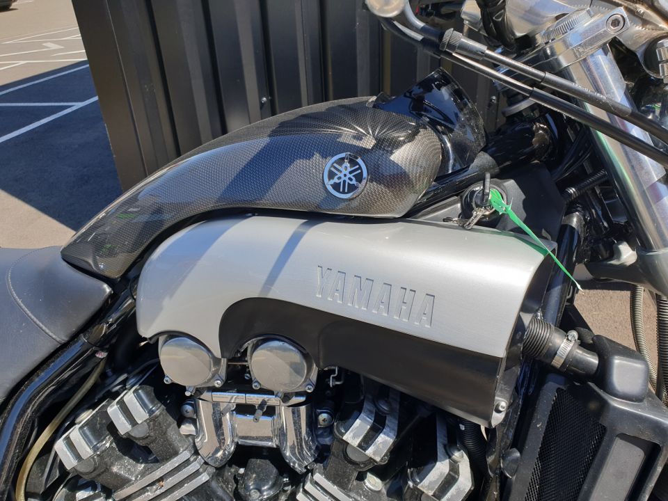 YAMAHA VMAX 1200 CARBONE 10