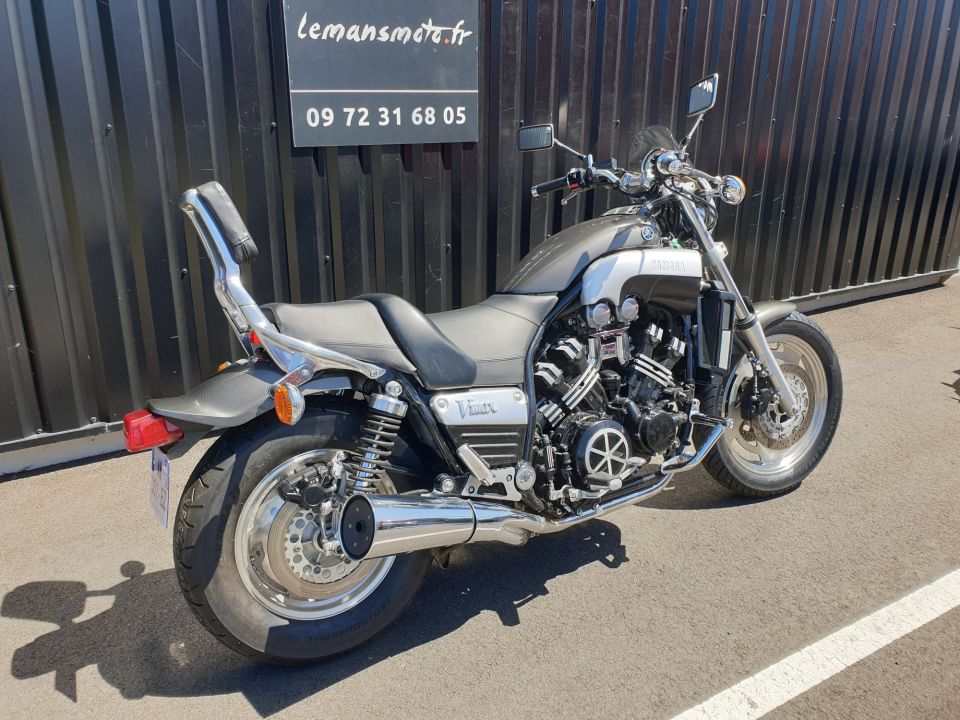 YAMAHA VMAX 1200 CARBONE 25